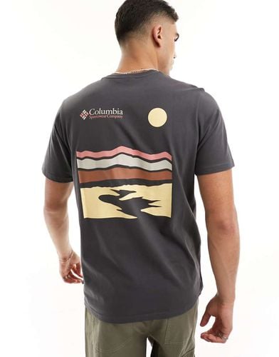 Explorers Canyon - T-shirt nera con stampa di montagne sul retro - Columbia - Modalova