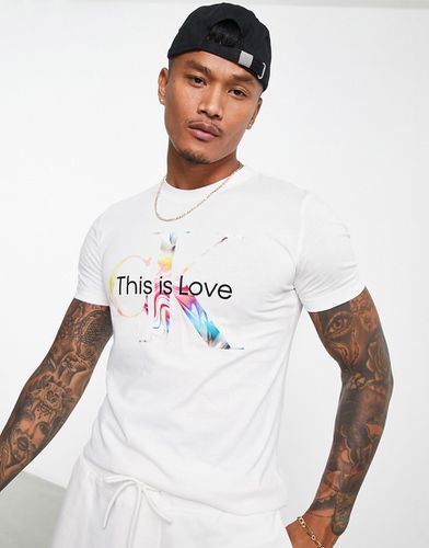 Pride Capsule - T-shirt slim bianca con monogramma in coordinato - Calvin Klein Jeans - Modalova