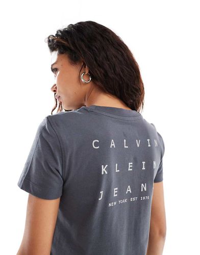 T-shirt mini slavato con stampa sul retro - Calvin Klein Jeans - Modalova