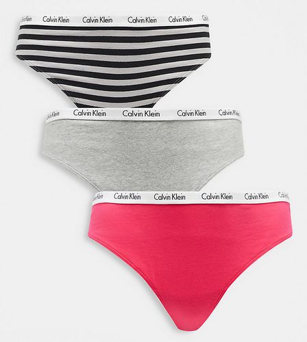 Plus - Carousel - Confezione da 3 perizomi in pizzo rosa, grigio e a righe con logo - Calvin Klein - Modalova