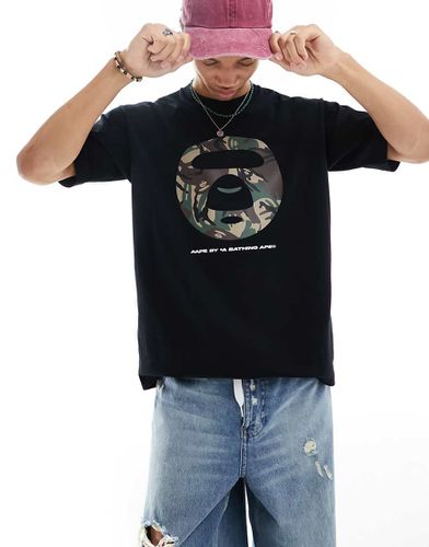 AAPE By A Bathing Ape - T-shirt a maniche corte squadrata nera con logo mimetico davanti - AAPE BY A BATHING APE® - Modalova