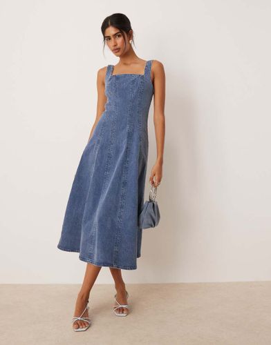 Robe en jean mi-longue coupe ajustée puis évasée avec encolure carrée et empiècements - Indigo délavé - Abercrombie & Fitch - Modalova