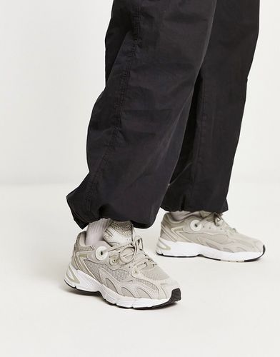 Astir - Sneakers grigie e bianche - adidas Originals - Modalova