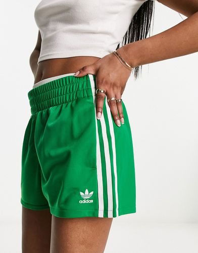 Pantaloncini verdi con tre strisce - adidas Originals - Modalova
