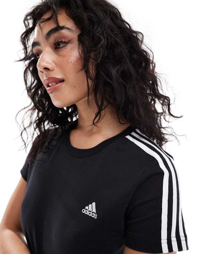 Essentials - T-shirt nera slim con 3 strisce - adidas performance - Modalova