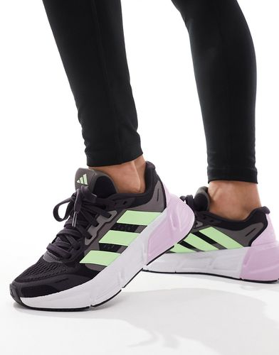 Adidas - Running Questar 2 - Sneakers nere e verde lime - adidas performance - Modalova