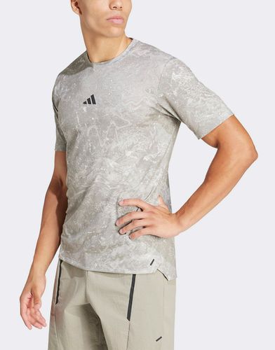 Adidas - Training Essentials - T-shirt grigia con stampa - adidas performance - Modalova
