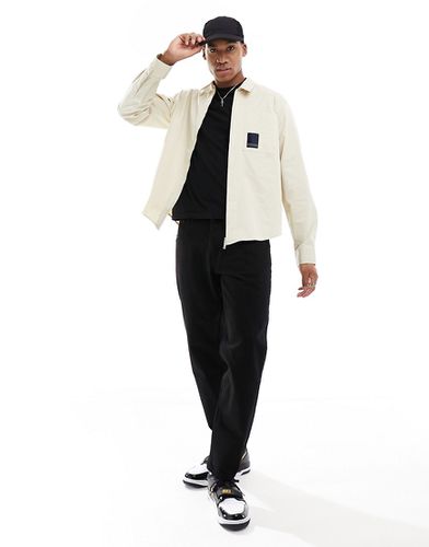 Camicia giacca ampia beige con zip sul davanti ed etichetta del logo sulla tasca - Armani Exchange - Modalova