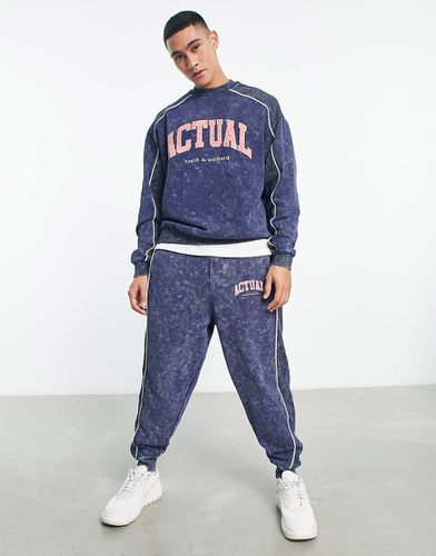 ASOS Actual - Joggers comodi slavato con profili a contrasto e stampa del logo sul davanti - ASOS DESIGN - Modalova