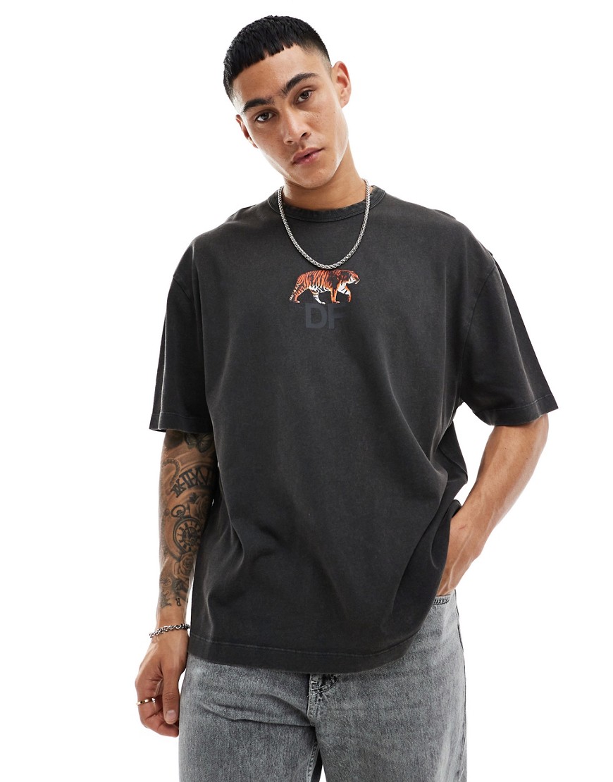 ASOS Dark Future - T-shirt oversize slavato con stampa di tigre sul petto - ASOS DESIGN - Modalova