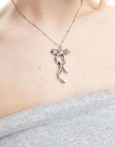 Collana argentata con pendente a forma di fiocco - ASOS DESIGN - Modalova