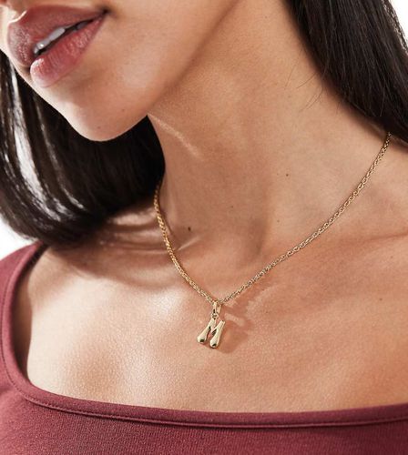 Collana placcata 14 k con iniziale "M" bombata in confezione regalo - ASOS DESIGN - Modalova