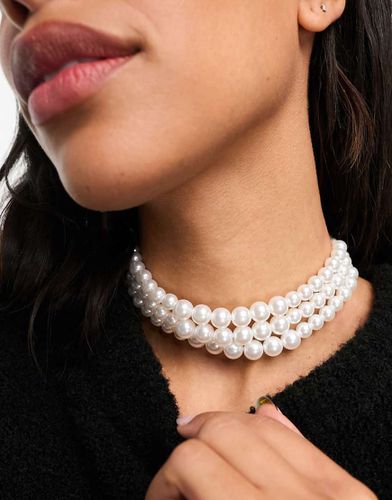 Collarino a triplo filo con perle sintetiche - ASOS DESIGN - Modalova