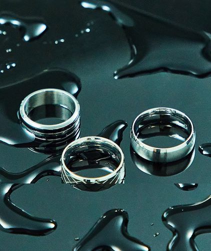Confezione da 3 anelli a fascia argentati in acciaio inossidabile resistente all'acqua - ASOS DESIGN - Modalova