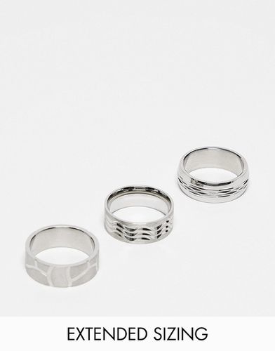 Confezione da 3 anelli a fascia in acciaio inossidabile resistente all'acqua argentati con motivo inciso - ASOS DESIGN - Modalova