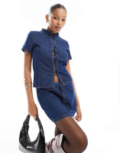 Camicia aderente in denim indaco con chiusura - ASOS DESIGN - Modalova