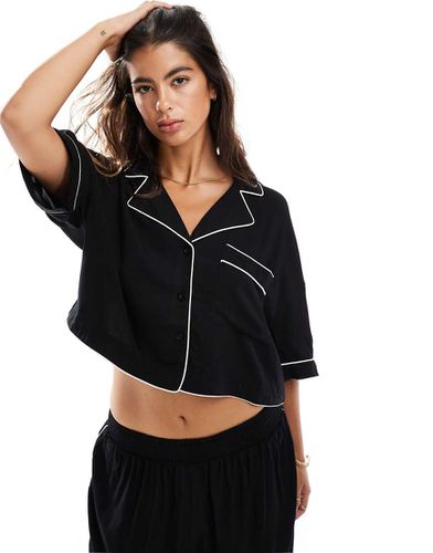 Camicia del pigiama nera corta con profili a contrasto - ASOS DESIGN - Modalova