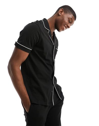 Camicia in jersey nera con tasca e profili a contrasto - ASOS DESIGN - Modalova
