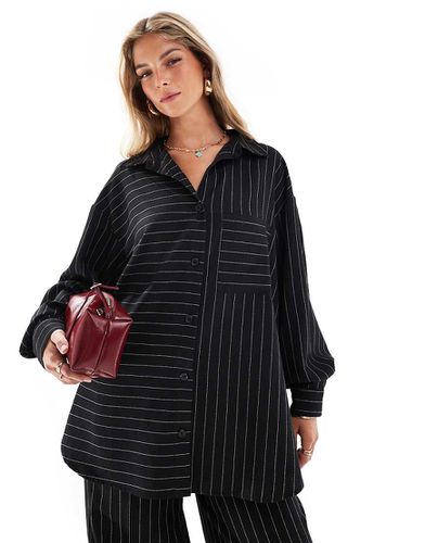 Camicia oversize nera a righe con tasca in coordinato - ASOS DESIGN - Modalova