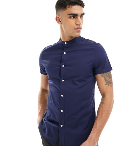 Camicia slim fit con collo serafino e maniche arrotolate - ASOS DESIGN - Modalova