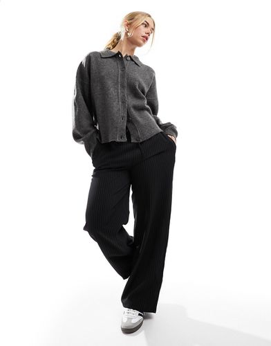 Cardigan in maglia color antracite con colletto stile camicia - ASOS DESIGN - Modalova