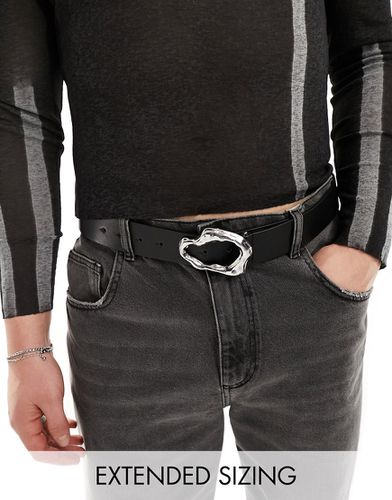 Cintura in pelle sintetica nera con fibbia color argento effetto fuso - ASOS DESIGN - Modalova