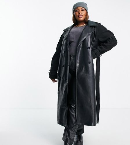 ASOS DESIGN Curve - Cappotto combinato in pelle sintetica nero - ASOS Curve - Modalova