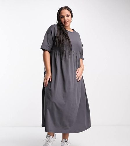 ASOS DESIGN Curve - Vestito grembiule midi antracite a maniche corte con cuciture a vista - ASOS Curve - Modalova