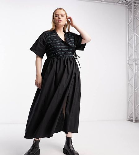 ASOS DESIGN Curve - Vestito grembiule midi in cotone arricciato a portafoglio - ASOS Curve - Modalova