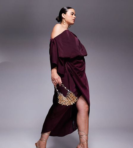 ASOS DESIGN Curve - Vestito midi in raso bordeaux con gonna a portafoglio e spallina scivolata - ASOS Curve - Modalova