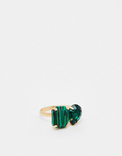 Anello dorato con malachite e cristallo smeraldo - ASOS DESIGN - Modalova