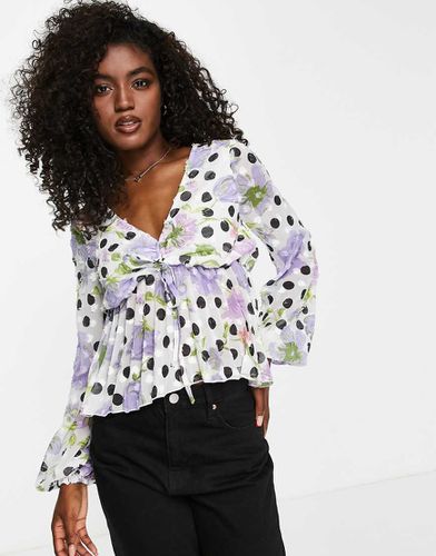 Blusa a maniche lunghe arricciata sul davanti con peplo a pieghe sul fondo a fiori e pois - ASOS DESIGN - Modalova