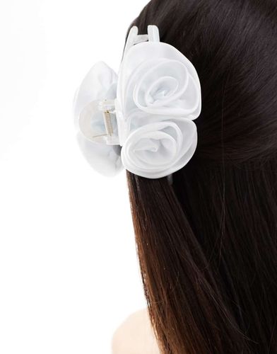 Fermaglio per capelli color avorio con decorazione floreale - ASOS DESIGN - Modalova