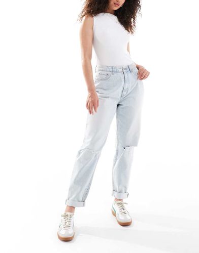 Hourglass - Mom jeans a vita alta vestibilità comoda azzurri con strappi - ASOS DESIGN - Modalova