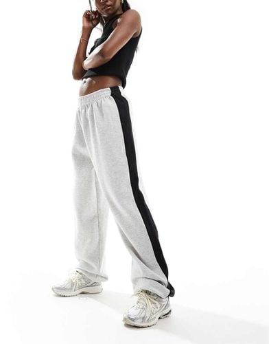 Joggers oversize grigi con riga laterale - ASOS DESIGN - Modalova