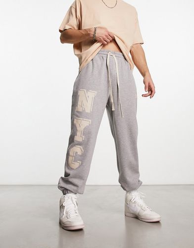 Joggers oversize mélange con stampa "NYC" - ASOS DESIGN - Modalova