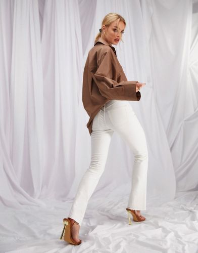 Jeans a zampa sporco stile anni '70 - ASOS DESIGN - Modalova