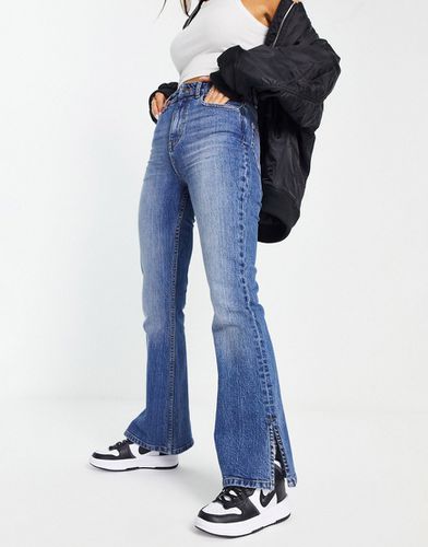 Jeans a zampa con spacco sul fondo, colore scuro - ASOS DESIGN - Modalova