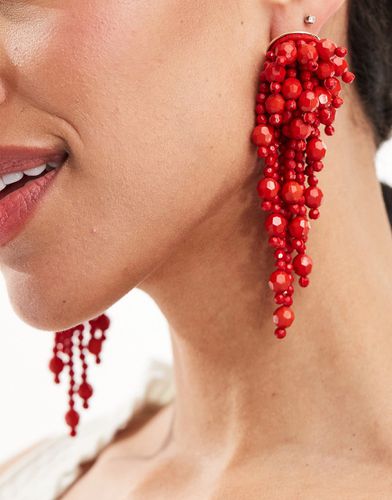 Orecchini pendenti con design a cascata di perline rossi - ASOS DESIGN - Modalova