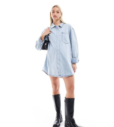 ASOS DESIGN Maternity - Vestito camicia corto di jeans lavaggio candeggiato con tasche sul davanti - ASOS Maternity - Modalova