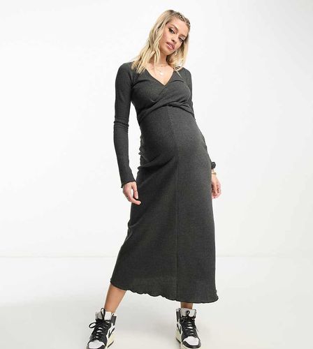 ASOS DESIGN Maternity - Vestito midi scuro a maniche lunghe con incrocio sul davanti in tessuto lavorato a nido d'ape - ASOS Maternity - Modalova