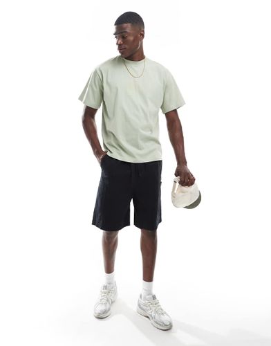 Short cargo mi-long à écusson - Asos Design - Modalova