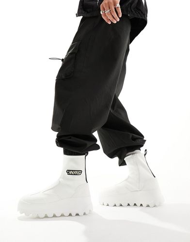 Stivaletti a calza con zip e suola spessa bianchi con dettagli a tema motocross - ASOS DESIGN - Modalova