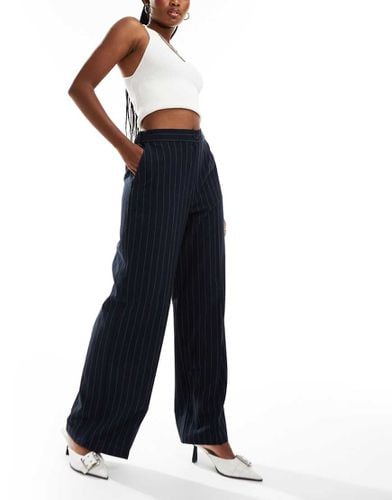 Pantaloni sartoriali comodi a righe - ASOS DESIGN - Modalova