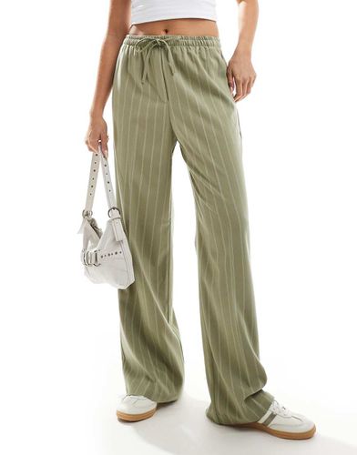 Pantaloni sartoriali kaki a righe - ASOS DESIGN - Modalova