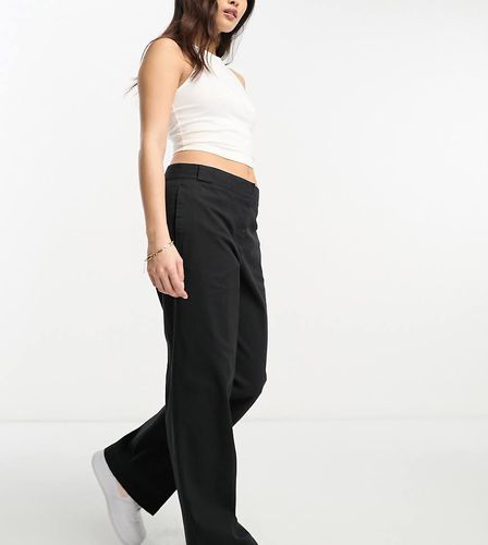 ASOS DESIGN Petite - Pantaloni boyfriend comodi neri - ASOS Petite - Modalova