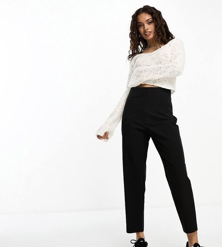 ASOS DESIGN Petite - Pantaloni sartoriali neri con cuciture in vita - ASOS Petite - Modalova