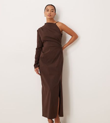 ASOS DESIGN Petite - Robe mi-longue drapée asymétrique - Chocolat - Asos Petite - Modalova