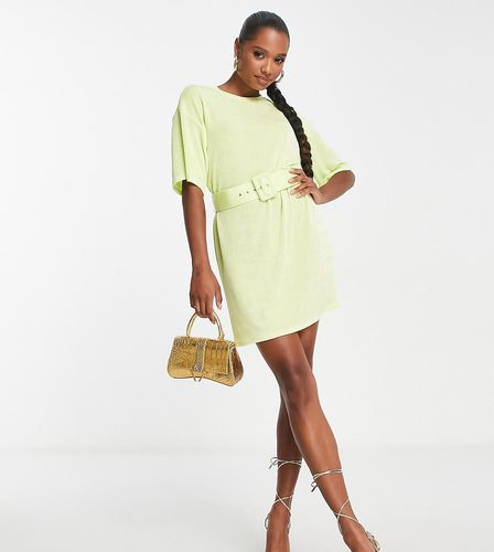 ASOS DESIGN Petite - Vestito T-shirt corto sinuoso color lime con cintura - ASOS Petite - Modalova