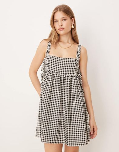 Robe babydoll courte avec liens noués sur les côtés - Vichy noir - Asos Design - Modalova
